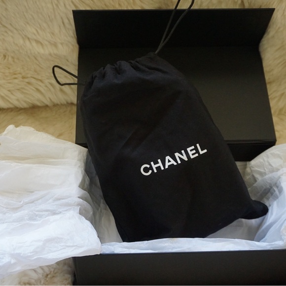 CHANEL Chevron V Stitch Chain Shoulder Bag Leather Black - Picture 4 of 14